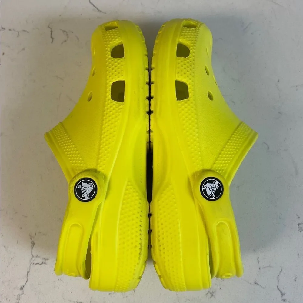 Crocs Classic Clog Size Junior 1, Acidity, Bright Neon Yellow Style # 206991